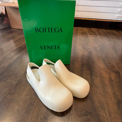 NWB BOTTEGA VENETA White Rubber Loafers Sz 36